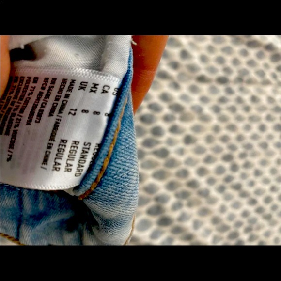 Ripped distressed American Eagle Jeans size 8! - Picture 3 of 3